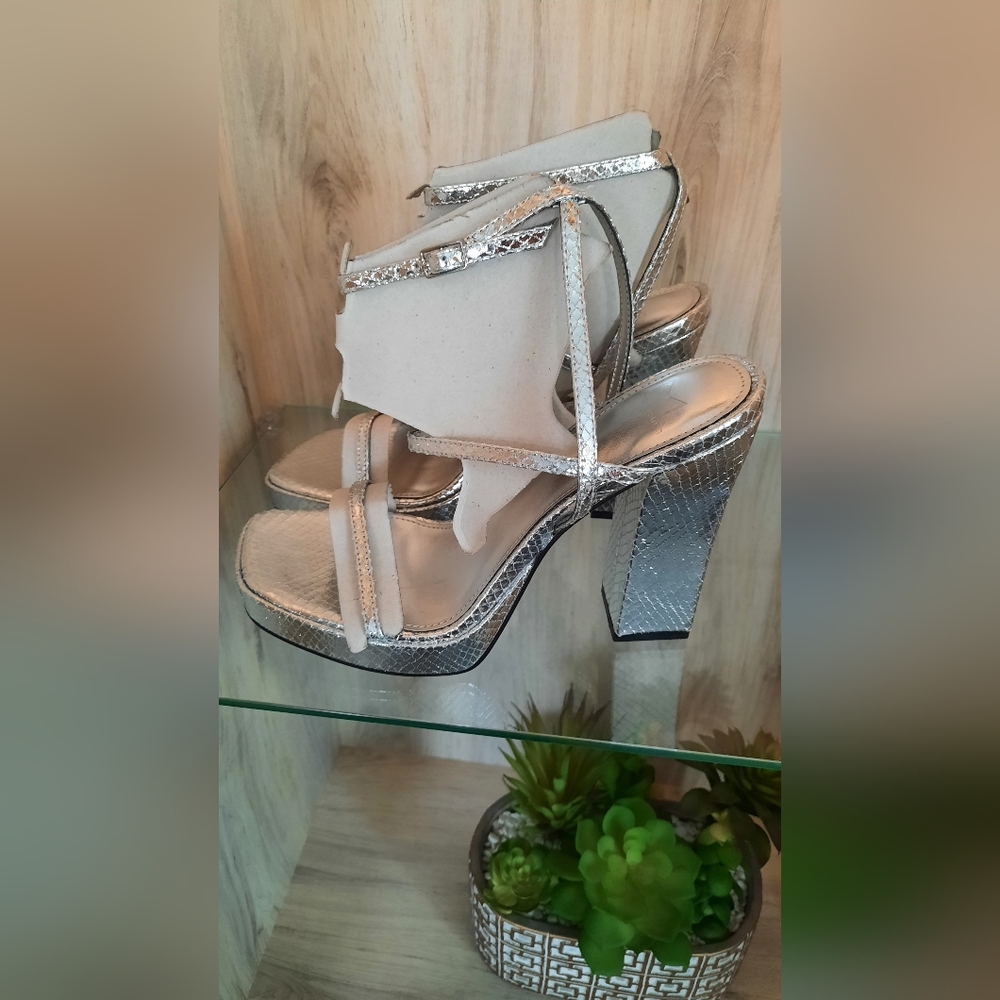 Marc Fisher LTD Womens Katin Strappy Metallic Ankle Strap Shoes 7.5 new in box